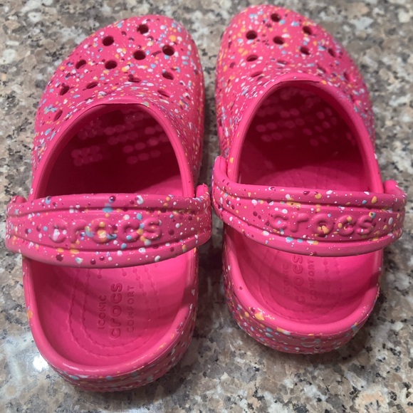 Toddler Pink Crocs with Multicolor Paint Splatter Design, Size:9, EUC - Picture 5 of 8
